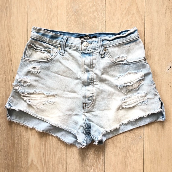 Abercrombie & Fitch Distressed Jean Shorts Women’s Size 26 x 2 - Picture 1 of 11